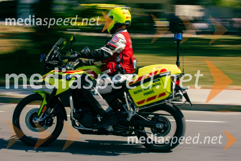 Predaja reševalnega motorja BMW Zdravstvenemu domu Bled