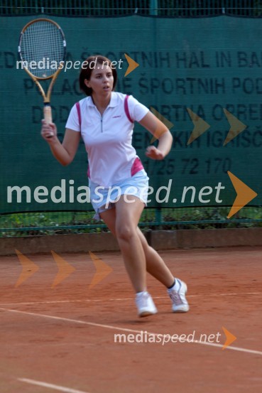 Tjaša Plevel, dekle Mladena Sredojeviča, predsednika Teniškega kluba PortorožTeniški turnir Tivoli Cup 2009
