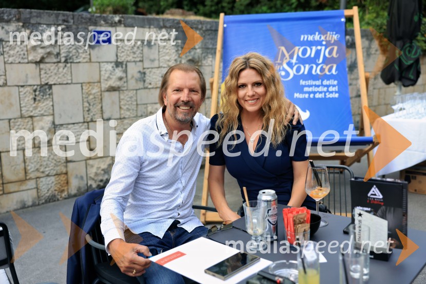  Gianni Rijavec, glasbenik;  ... 44. festival Melodije morja in sonca, zmagovalec Dare Kaurič