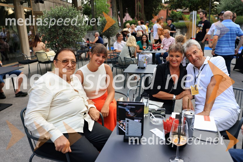  Oto Pestner, pevec;  ... ;  ... ;  ... 44. festival Melodije morja in sonca, zmagovalec Dare Kaurič