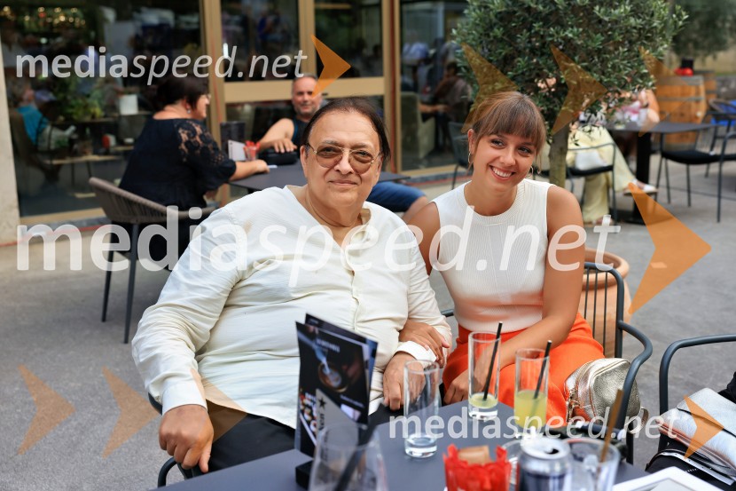  Oto Pestner, pevec;  ... 44. festival Melodije morja in sonca, zmagovalec Dare Kaurič