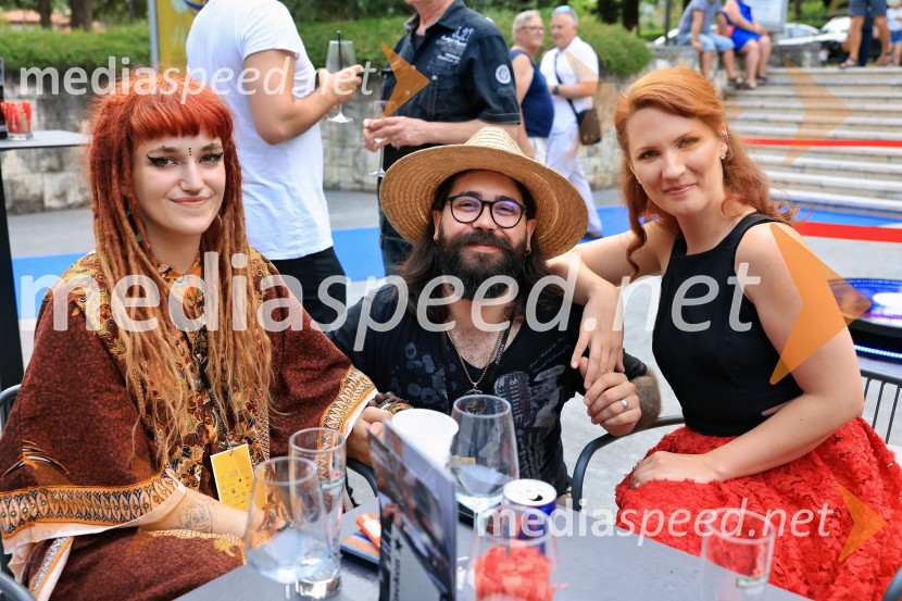  ... ;  Boštjan Pertinač, kantavtor;  ... 44. festival Melodije morja in sonca, zmagovalec Dare Kaurič