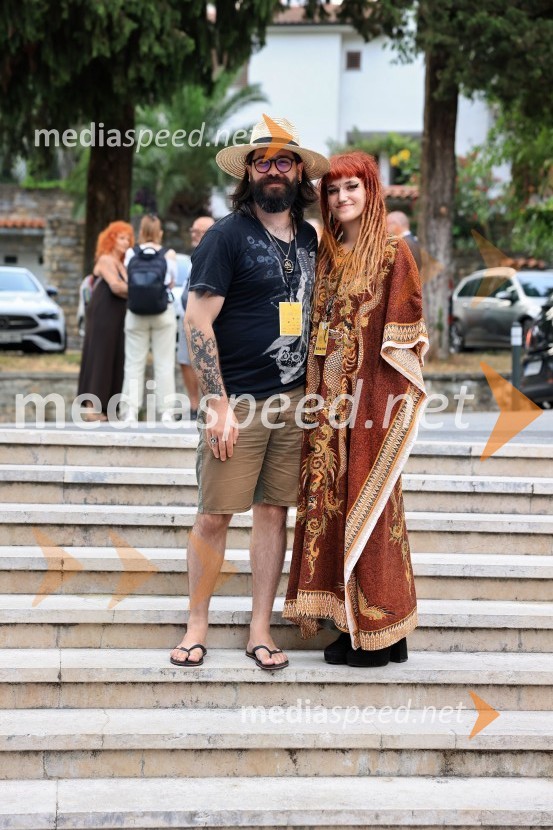  Boštjan Pertinač, kantavtor;  ... 44. festival Melodije morja in sonca, zmagovalec Dare Kaurič