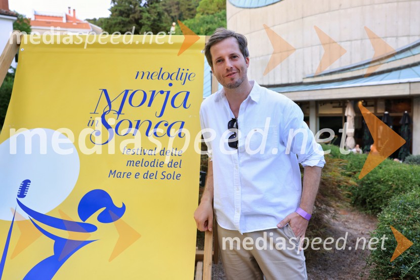  Dominik Bagola, Balladero, Kantavtor44. festival Melodije morja in sonca, zmagovalec Dare Kaurič