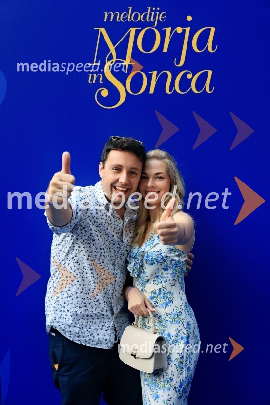  Alex Volasko, pevec;  Lara  Peterlin44. festival Melodije morja in sonca, zmagovalec Dare Kaurič