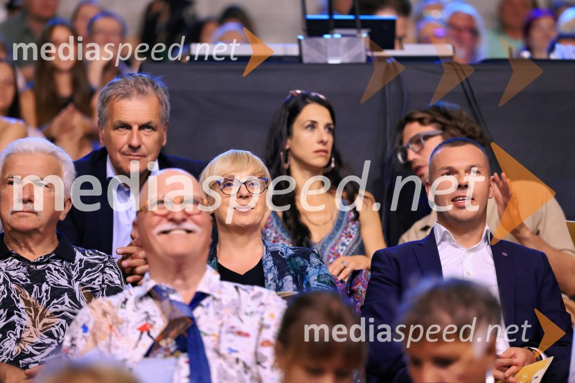 dr. Nataša Pirc Musar, predsednica Republike Slovenije;  Christian Poletti, podžupan, Občina Piran44. festival Melodije morja in sonca, zmagovalec Dare Kaurič