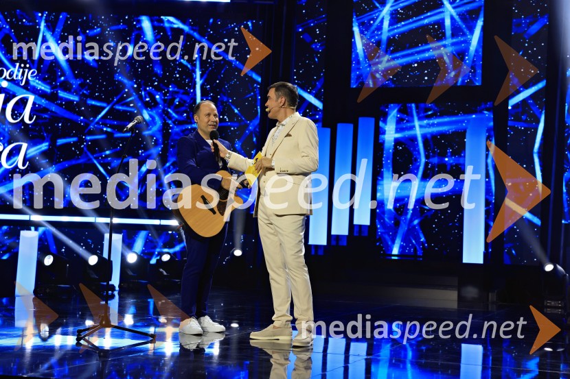  Aleksander Novak, glasbenik;  Mario Galunič, TV voditelj44. festival Melodije morja in sonca, zmagovalec Dare Kaurič