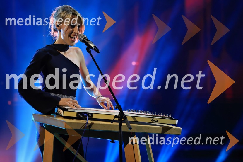  Tanja Lončar, glasbenica44. festival Melodije morja in sonca, zmagovalec Dare Kaurič