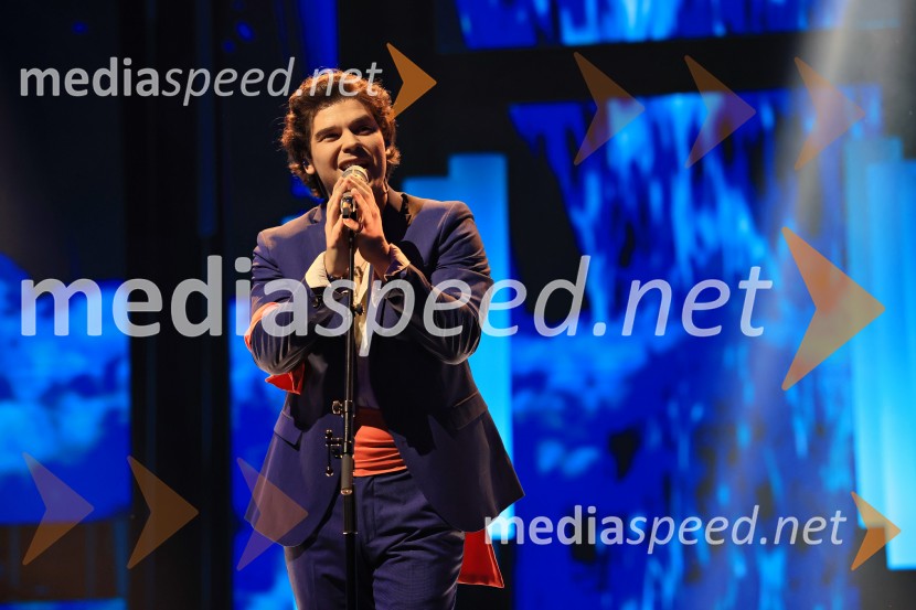  Patrik Mrak, pevec in kitarist44. festival Melodije morja in sonca, zmagovalec Dare Kaurič