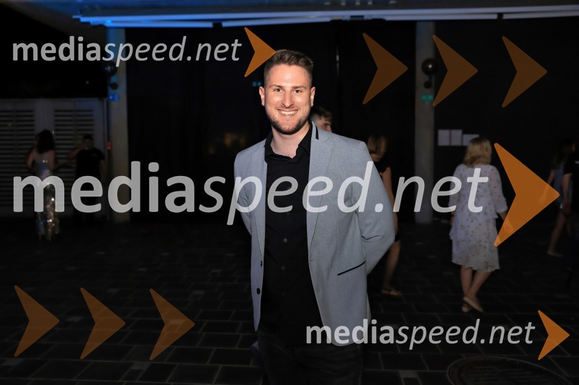  Gregor Ravnik, pevec44. festival Melodije morja in sonca, zmagovalec Dare Kaurič