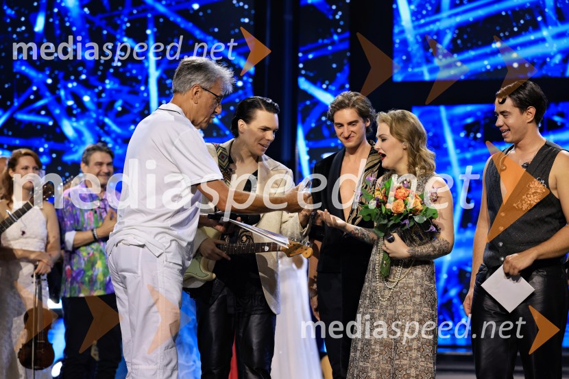  ... ;  Gaja Kuščer, glasbena skupina Regen 44. festival Melodije morja in sonca, zmagovalec Dare Kaurič