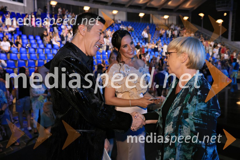 Mario Galunič, TV voditelj;  Lorella Flego, voditeljica; dr. Nataša Pirc Musar, predsednica Republike Slovenije44. festival Melodije morja in sonca, zmagovalec Dare Kaurič