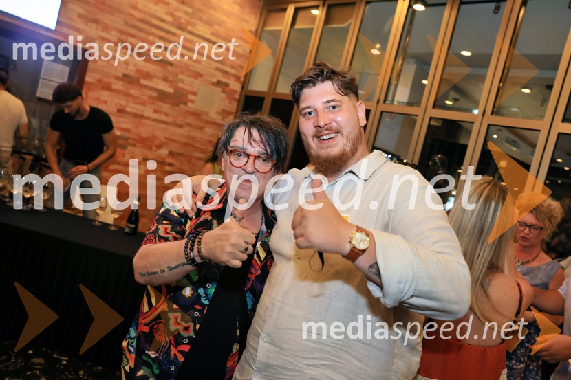  Peter Krajnc, inspicient;  Žan  Videc, glasbenik44. festival Melodije morja in sonca, zmagovalec Dare Kaurič