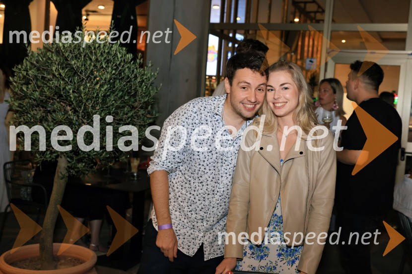  Alex Volasko, pevec;  Lara  Peterlin44. festival Melodije morja in sonca, zmagovalec Dare Kaurič