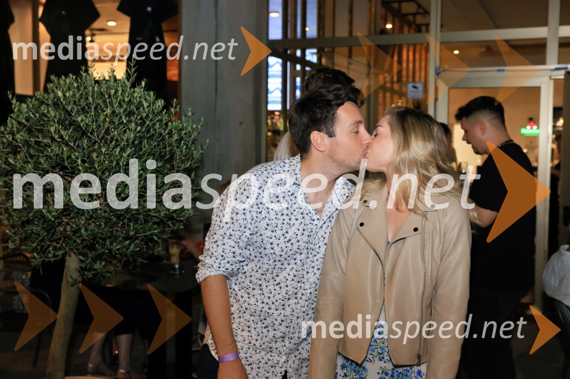  Alex Volasko, pevec;  Lara  Peterlin44. festival Melodije morja in sonca, zmagovalec Dare Kaurič