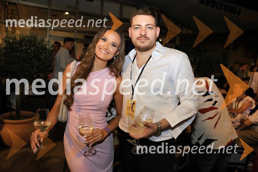  Lara  Krneža, finalistka Miss Slovenije 2018;  ... 44. festival Melodije morja in sonca, zmagovalec Dare Kaurič