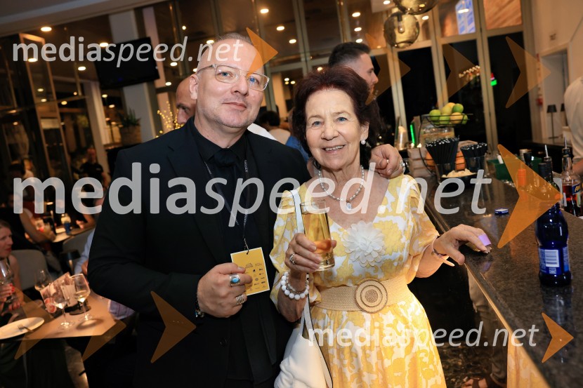  ... ;  Isabella Flego44. festival Melodije morja in sonca, zmagovalec Dare Kaurič