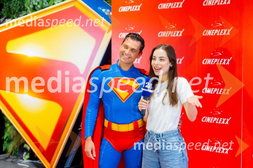  Matic  Gaiser, cosplayer, costumer;   Anastasija Jović , novinarka, POP TVVečer superjunakov z legendarnim Supermanom v Cineplexx Ljubljana