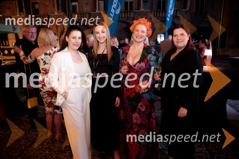  ... ;  ... ;  Danica Lovenjak, novinarka, voditeljica;  Teja Pelko, novinarkaBaletni večer Edwarda Cluga na Ljubljana Festivalu