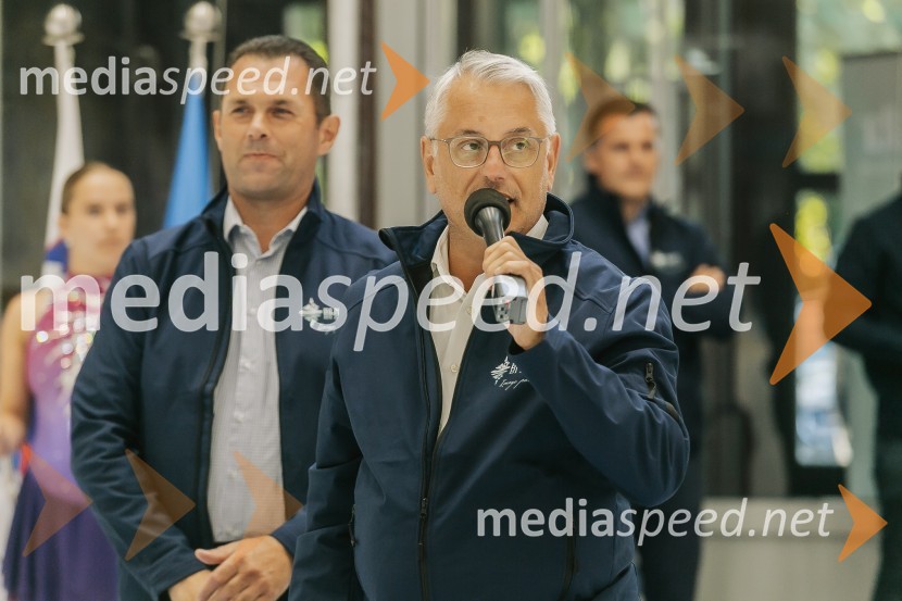  Anton Mežan, župan, Občina Bled;  Matjaž Han, minister za gospodarstvo, turizem in športOdprtje prenovljene Ledene dvorane Bled