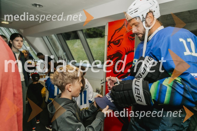  ... ;  Anže Kopitar, hokejistOdprtje prenovljene Ledene dvorane Bled