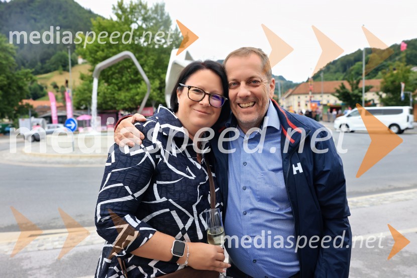  Dubravka Kalin, generalna direktorica, Direktorat za turizem na Ministrstvu za gospodarstvo, turizem in šport;  ... 60. festival Pivo in cvetje 2025 odprli Magnifico, Šank Rock, Jan Plestenjak, Luka Basi in Dejan Dogaja