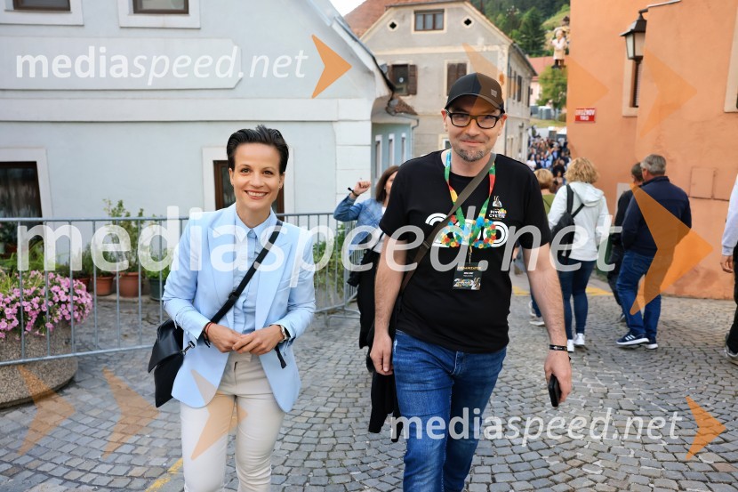  Mojca Knez Jovan, Občina Laško - odnosi z javnostmi;  Miha  Mirt, direktor STIK Laško60. festival Pivo in cvetje 2025 odprli Magnifico, Šank Rock, Jan Plestenjak, Luka Basi in Dejan Dogaja