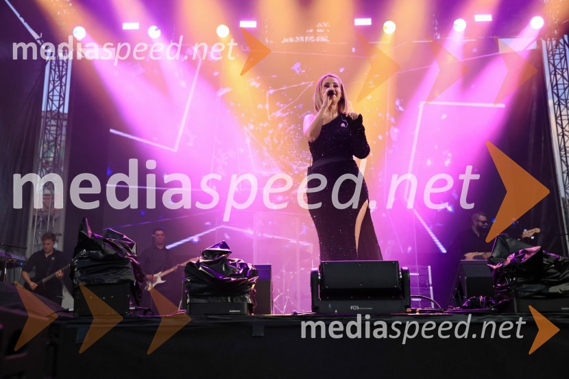  Marjetka Vovk, pevka, duo Maraaya60. festival Pivo in cvetje 2025 odprli Magnifico, Šank Rock, Jan Plestenjak, Luka Basi in Dejan Dogaja