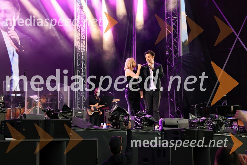  Marjetka Vovk, pevka, duo Maraaya;  Aleš Vovk - Raay, glasbenik, duo Maraaya60. festival Pivo in cvetje 2025 odprli Magnifico, Šank Rock, Jan Plestenjak, Luka Basi in Dejan Dogaja
