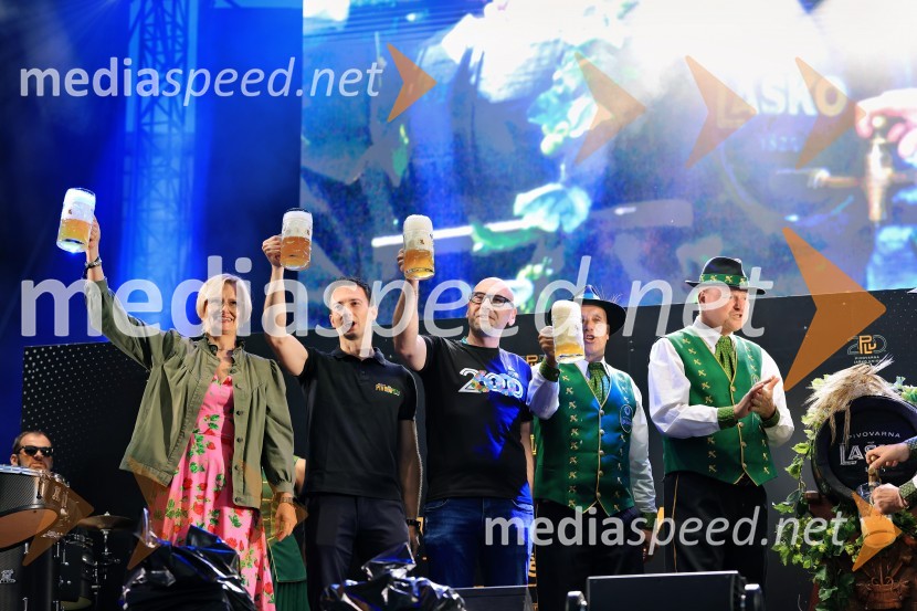  Marta Bulhak, direktorica Pivovarna Laško Union;  Marko Šantej, župan, Občina Laško;  Miha  Mirt, direktor STIK Laško;  ... ;  ... 60. festival Pivo in cvetje 2025 odprli Magnifico, Šank Rock, Jan Plestenjak, Luka Basi in Dejan Dogaja