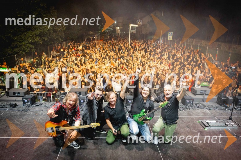  Cvetko Polak, basist, skupina Šank Rock;  ... ;  Matjaž Jelen, pevec, skupina Šank Rock;  Bor Zuljan, kitarist, Šank rock;  Aleš Uranjek, glasbeni menedžer, bobnar Šank Rock60. festival Pivo in cvetje 2025 odprli Magnifico, Šank Rock, Jan Plestenjak, Luka Basi in Dejan Dogaja