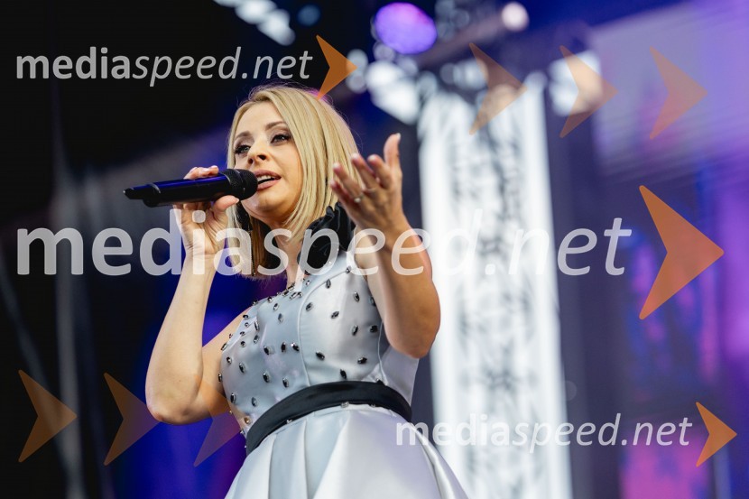  Marjetka Vovk, pevka, duo Maraaya60. festival Pivo in cvetje 2025 odprli Magnifico, Šank Rock, Jan Plestenjak, Luka Basi in Dejan Dogaja