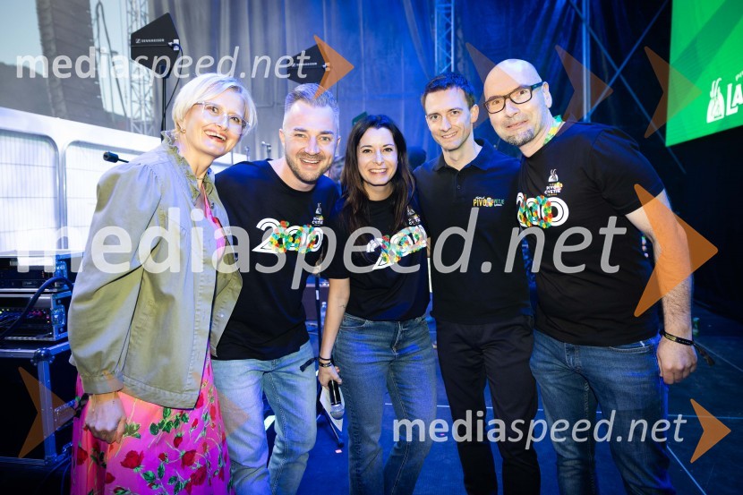  Marta Bulhak, direktorica Pivovarna Laško Union;  Dejan Krajnc, Dejan Dogaja;  Jana Morelj, radijska in TV voditeljica;  Marko Šantej, župan, Občina Laško;  Miha  Mirt, direktor STIK Laško60. festival Pivo in cvetje 2025 odprli Magnifico, Šank Rock, Jan Plestenjak, Luka Basi in Dejan Dogaja