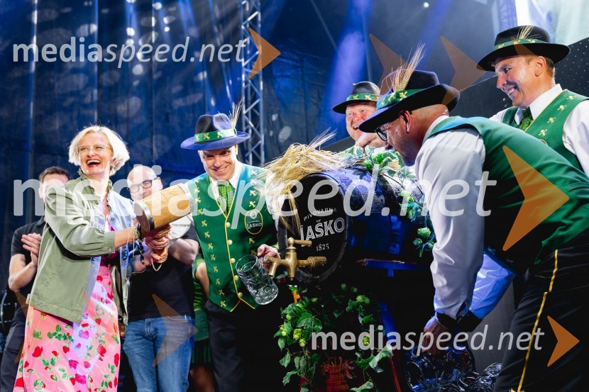  Marta Bulhak, direktorica Pivovarna Laško Union;  ... 60. festival Pivo in cvetje 2025 odprli Magnifico, Šank Rock, Jan Plestenjak, Luka Basi in Dejan Dogaja