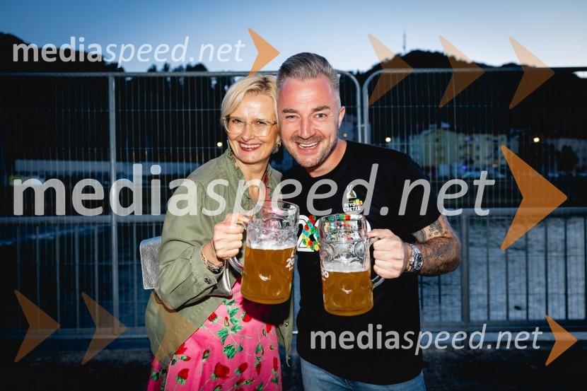  Marta Bulhak, direktorica Pivovarna Laško Union;  Dejan Krajnc, Dejan Dogaja60. festival Pivo in cvetje 2025 odprli Magnifico, Šank Rock, Jan Plestenjak, Luka Basi in Dejan Dogaja