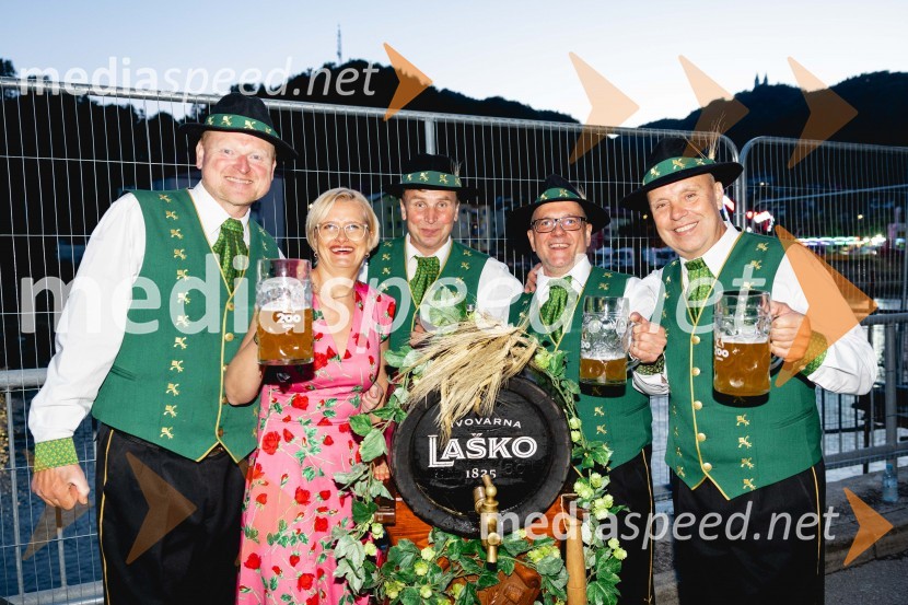  ... ;  Marta Bulhak, direktorica Pivovarna Laško Union;  ... ;  ... ;  ... 60. festival Pivo in cvetje 2025 odprli Magnifico, Šank Rock, Jan Plestenjak, Luka Basi in Dejan Dogaja