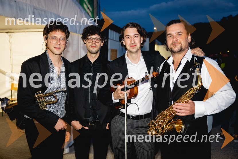  Luka Ipavec, glasbenik, skupina Manouche;  Jan Jarni, glasbenik, skupina Magnifico;  Matija Krečič, violinist in skadatelj;  Matej Kužel, glasbenik, Momento Cigano60. festival Pivo in cvetje 2025 odprli Magnifico, Šank Rock, Jan Plestenjak, Luka Basi in Dejan Dogaja
