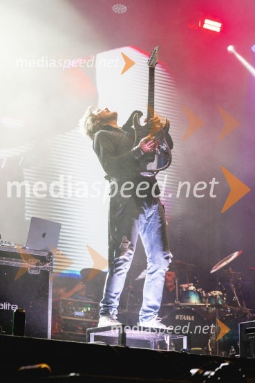  Bor Zuljan, kitarist, Šank rock60. festival Pivo in cvetje 2025 odprli Magnifico, Šank Rock, Jan Plestenjak, Luka Basi in Dejan Dogaja