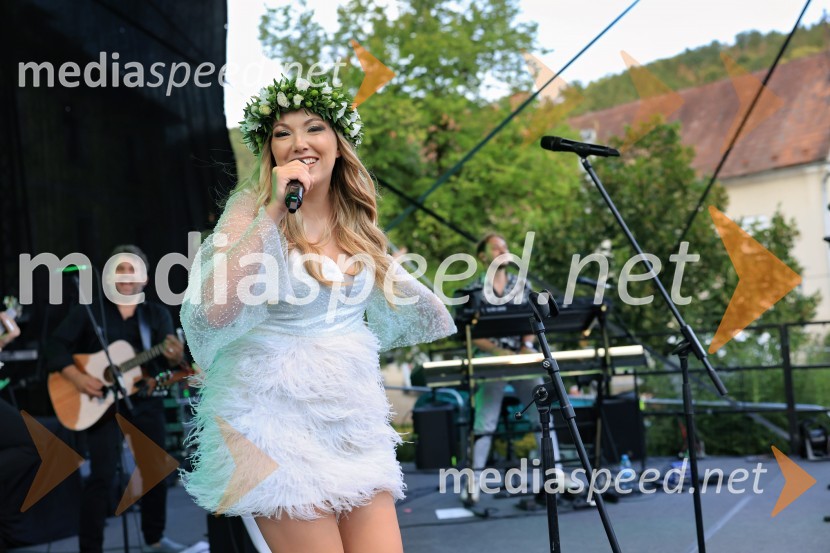  Tjaša Hrovat Steklasa, pevkaPivo in cvetje 2025, sobota, na odrih Severina, Vlado Kreslin, Big foot Mama, Joker Out, Fehtarji, Flirt