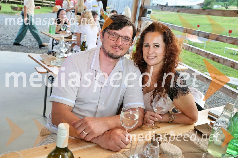 Piknik pod kozolcem na posestvu Štajerski cvet