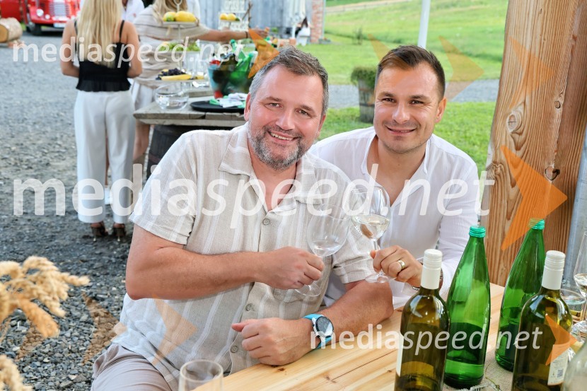  Damir Battisti, manager Adecco H. R. d.o.o.;  Amel Mujakovič, nogometašPiknik pod kozolcem na posestvu Štajerski cvet