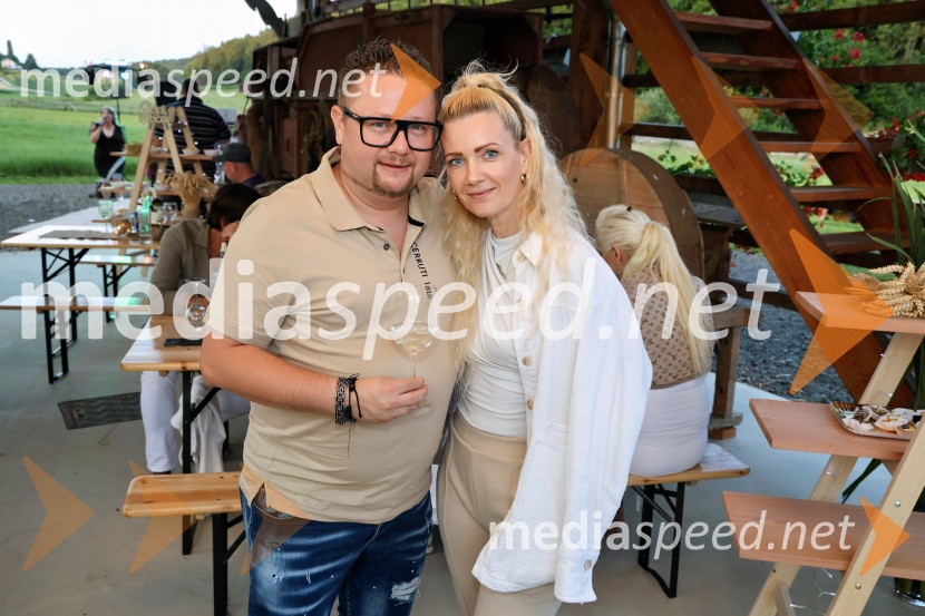 Piknik pod kozolcem na posestvu Štajerski cvet