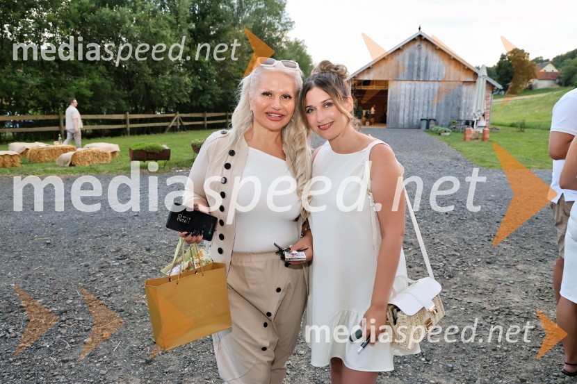  Melita Biserkova, podjetnica;  ... Piknik pod kozolcem na posestvu Štajerski cvet