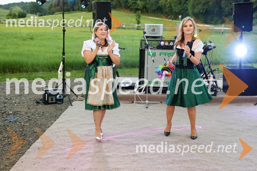  Ana Dušica, pevka;  Amanda Lipuš, pevkaPiknik pod kozolcem na posestvu Štajerski cvet