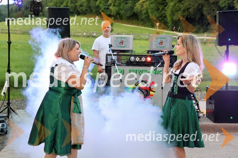  Ana Dušica, pevka;  Amanda Lipuš, pevkaPiknik pod kozolcem na posestvu Štajerski cvet