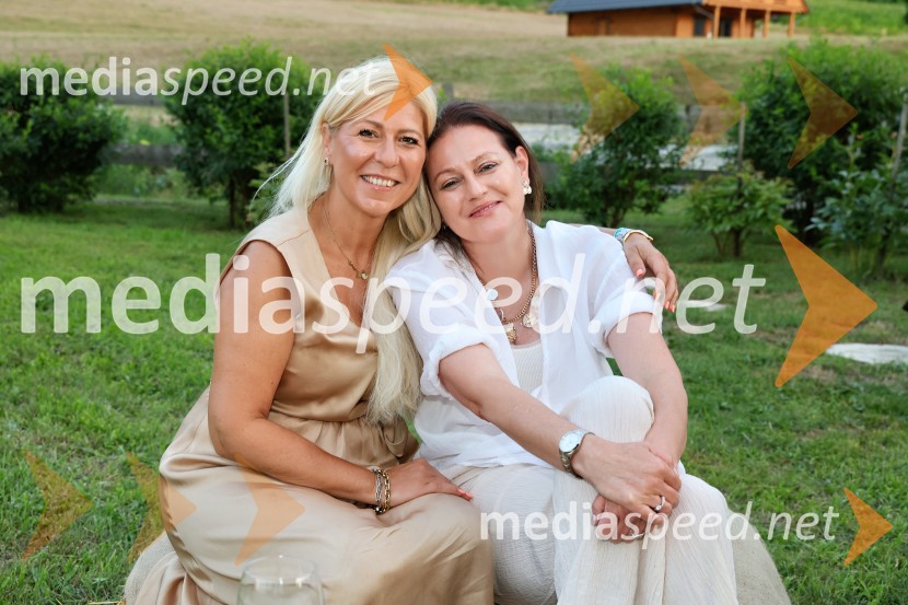 Piknik pod kozolcem na posestvu Štajerski cvet