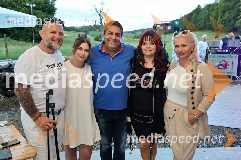  Silvo Bezjak, podjetnik;  ... ;  Saša Kostić, pevec;  Nataša Adamič, pevka;  Melita Biserkova, podjetnicaPiknik pod kozolcem na posestvu Štajerski cvet