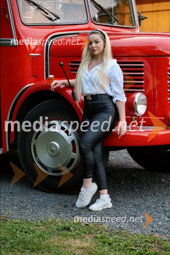 Piknik pod kozolcem na posestvu Štajerski cvet