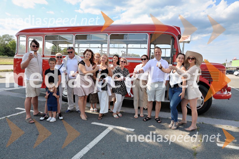 Piknik pod kozolcem na posestvu Štajerski cvet