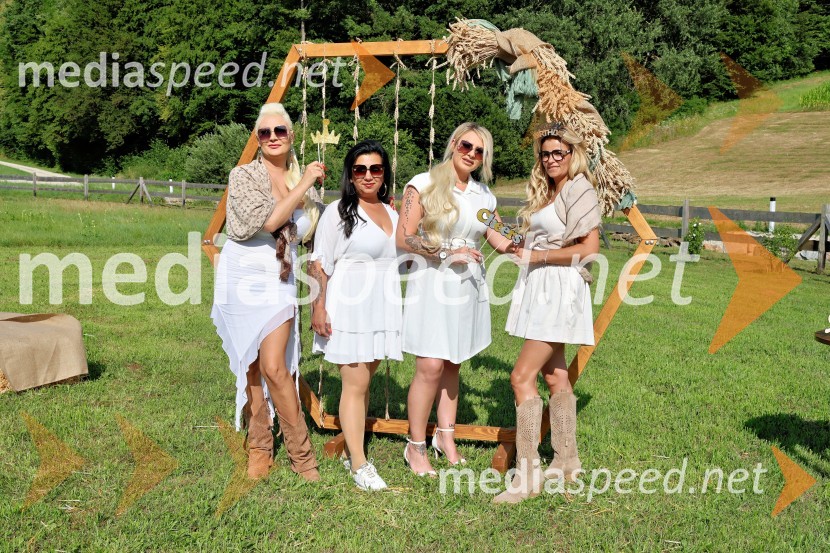  ... ;  ... ;  ... ;  Vesna Kodrič, direktorica PureGlamur in organizatorica dogodkov - Kmetija Štajerski cvetPiknik pod kozolcem na posestvu Štajerski cvet
